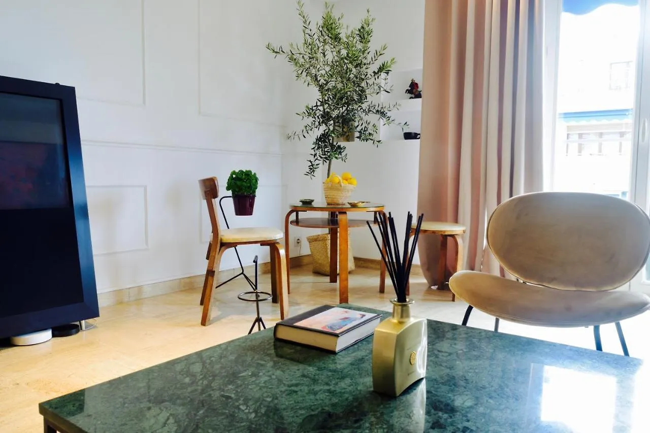 Elegant & Luminous 2-Br - Antibes City Center France