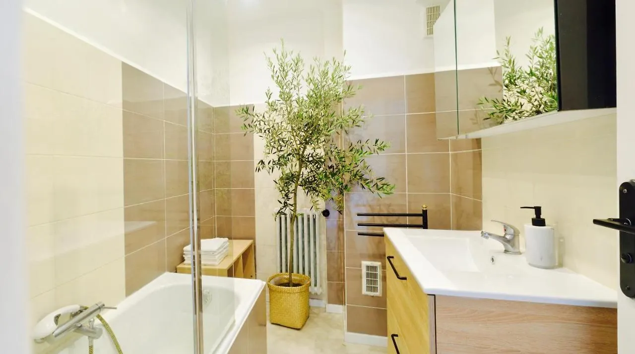 Elegant & Luminous 2-Br - Antibes City Center